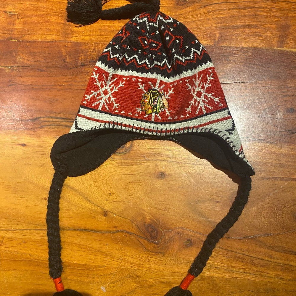 Chicago,‎ Blackhawks winter hat with flaps and tassels NHL licensed
